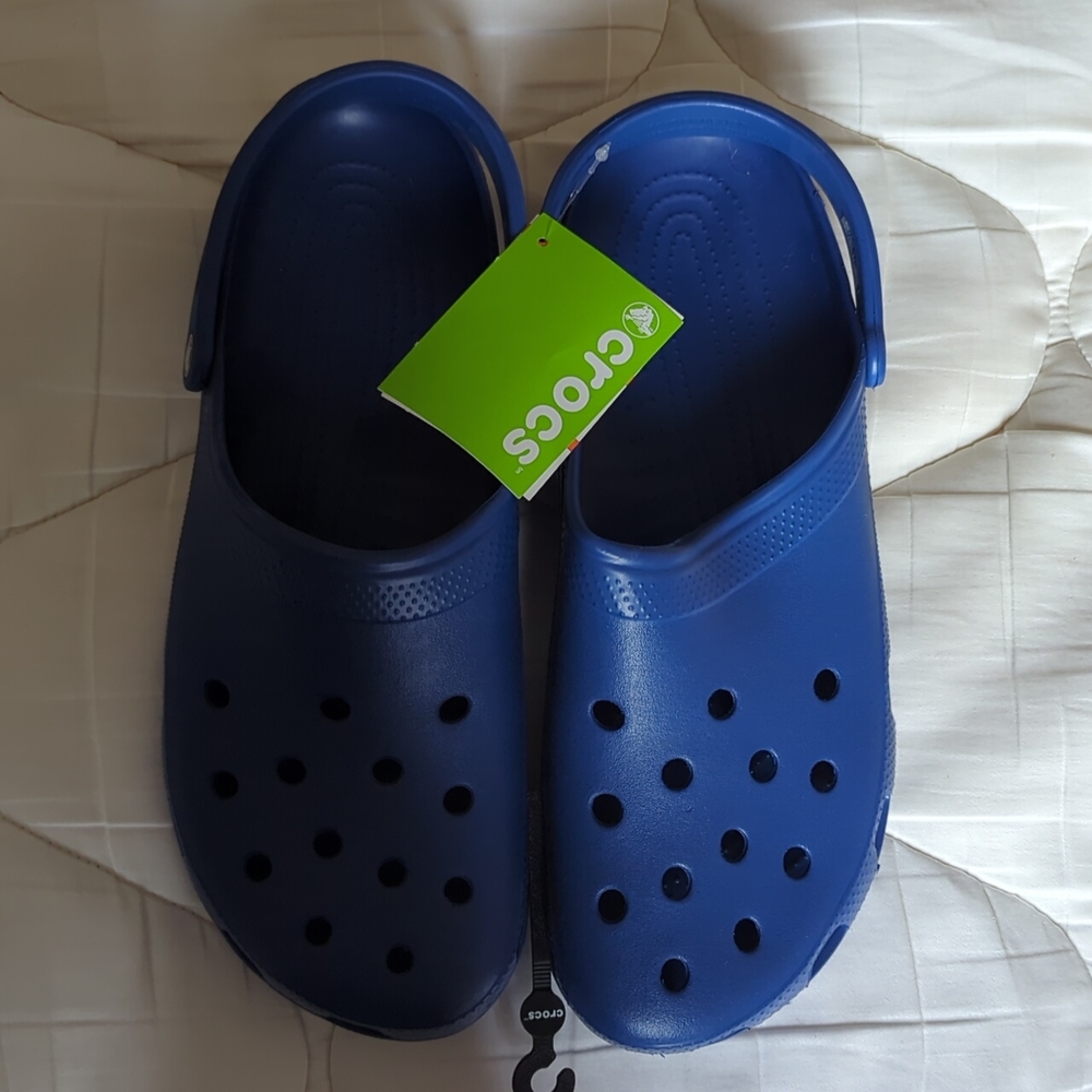 NWT - Crocs Classic - Size 16